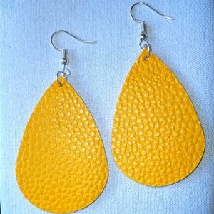 💥4/$20💥 Faux Leather Earrings